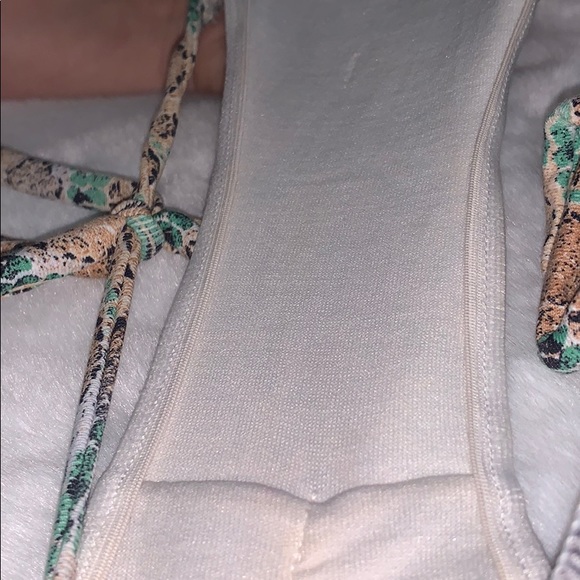 🐍 Brazilian snake skin pattern 2 piece bikini - Picture 5 of 7